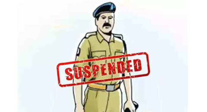 Police Inspector Suspended : आजारपणाचे कारण सांगून गणेशोत्सव साजरा करणाऱ्या पोलीस अधिकाऱ्यावर निलंबनाची कारवाई