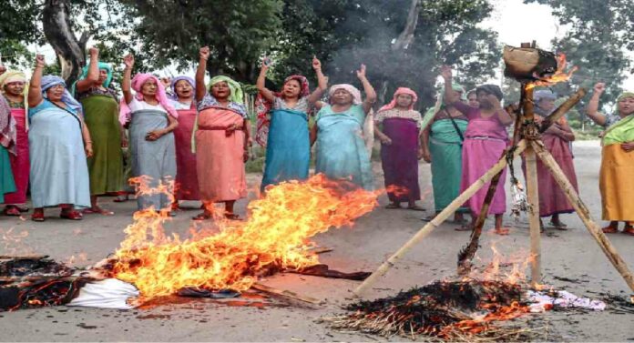 Manipur Violence : मणिपूरमध्ये आंदोलकांचा पोलीस ठाणे आणि कोर्टात घुसण्याचा प्रयत्न