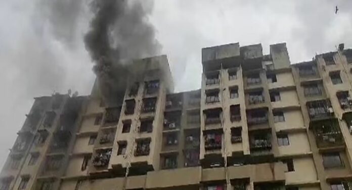 kurla Fire : कुर्ल्यातील इमारतीला मध्यरात्री भीषण आग, 39 रहिवासी जखमी