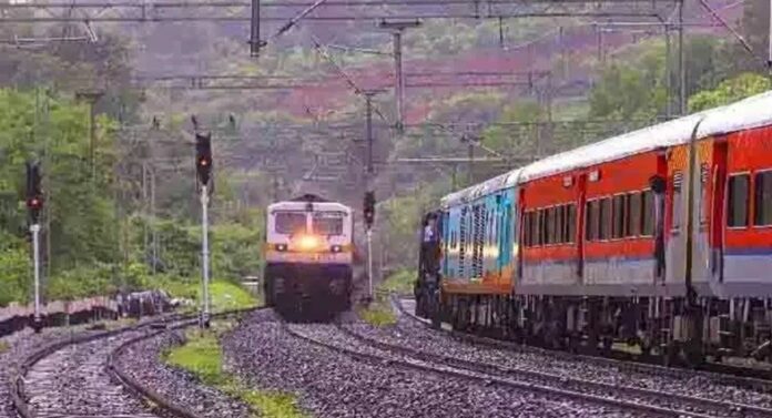 Central Railway: सण, उत्सवाच्या काळात प्रवाशांना दिलासा, मध्य रेल्वेकडून विशेष गाड्यांच्या कालावधीत वाढ