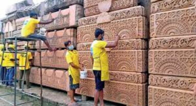 Ayodhya Ram Temple : अयोध्येतील राम मंदिराचे काम वेगाने सुरू, सिंह दरवाजा अंतिम टप्प्यात