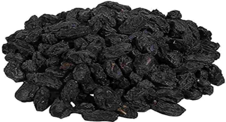 Black Raisins : बेदाण्यापेक्षाही अधिक फायदेशीर ठरतात काळ्या मनुका, हाडंही होतील मजबूत