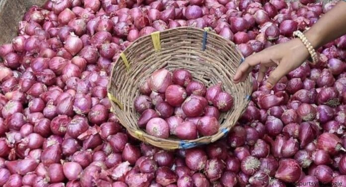 Onion Theft : दरवाढीमुळे चोरट्यांनी मारला कांद्यावर डल्ला, पारगावात काय घडले ? वाचा सविस्तर ...