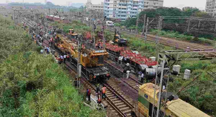 Panvel : पनवेल स्टेशनचा सुटकेचा निश्वास; एका लेनवरून वाहतूक सुरु