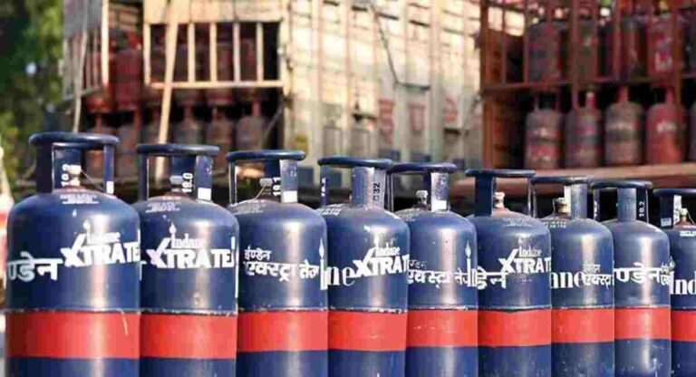 LPG Commercial Gas Cylinders : महिन्याच्या पहिल्याच दिवशी सिलिंडरच्या किमतींत लक्षणीय वाढ