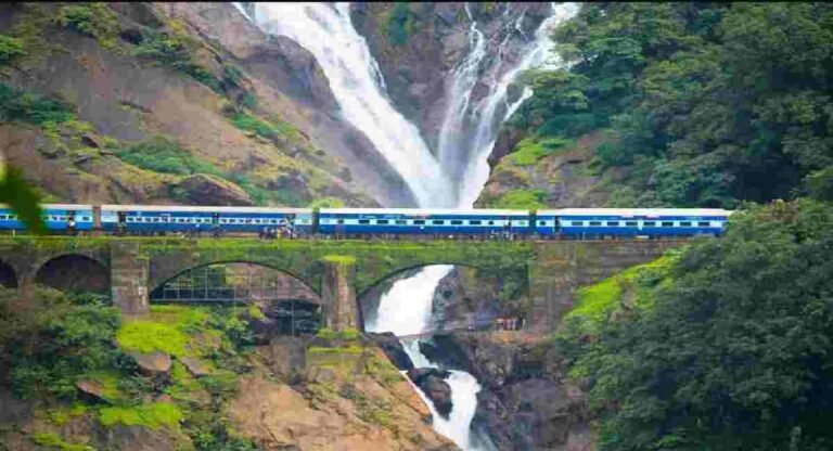 Kokan Railway : हुश्श! कोकण रेल्वे वाहतूक झाली सुरळीत