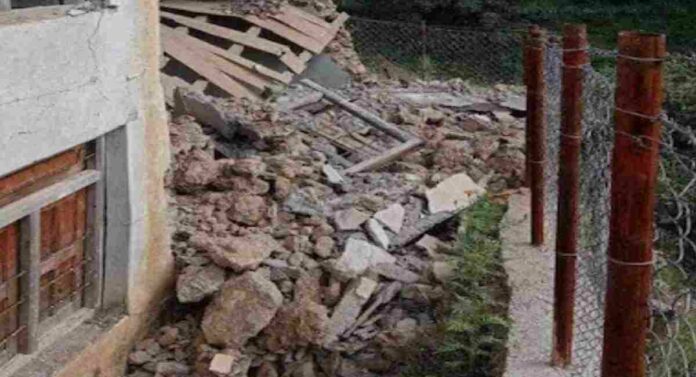 Earthquake in Nepal : भूकंपानंतर नेपाळमध्ये पुन्हा विध्वंस; इमारतींचा झाला मलबा 