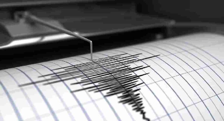 Latur Earthquakes : लातूर जिल्ह्यात तीन दिवसांत चार भूकंपाचे धक्के जाणवले; गावकऱ्यांमध्ये भीतीचं वातावरण