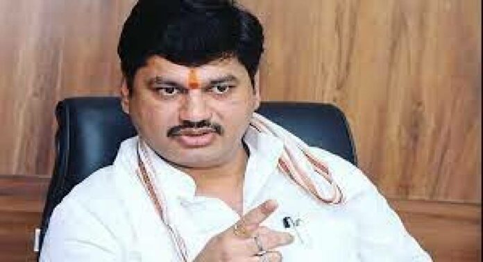 Dhananjay Munde : शेतकऱ्यांना ८ दिवसांत भरपाई न दिल्यास पिक विमा कंपन्यांवर कारवाई; कृषीमंत्री मुंडे यांचा इशारा