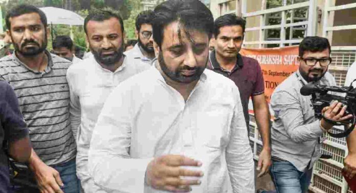 ED Raids Amanatullah Khan : वक्फ बोर्ड आर्थिक अपहाराप्रकरणी ईडीची कारवाई; आपचे अमानतुल्ला खान का आले अडचणीत...