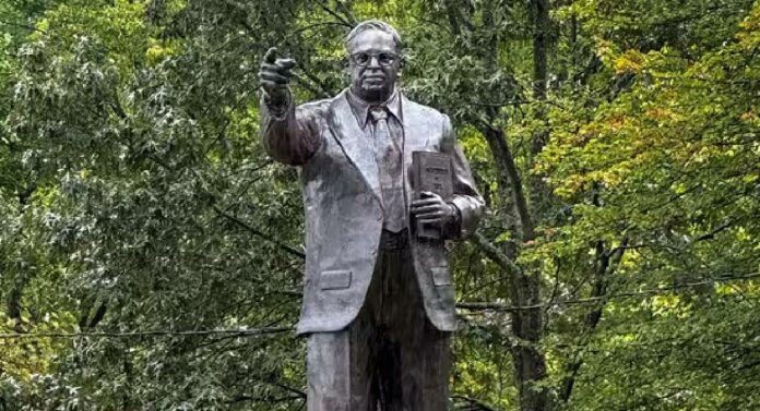 Ambedkar Statue in USA : देशाबाहेरचा बाबासाहेब आंबेडकरांचा सर्वात उंच पुतळा अमेरिकेत विराजमान