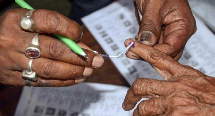 Gram Panchayat Elections : निवडणूक आयोगाने ग्रामपंचायत निवडणूकीचे उमेदवारी अर्ज दाखल करण्याची वेळ वाढवली