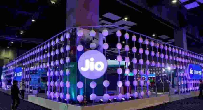 Reliance JioSpaceFiber : रिलायन्सने सुरू केली उपग्रहावर आधारित ब्रॉडबँड सेवा