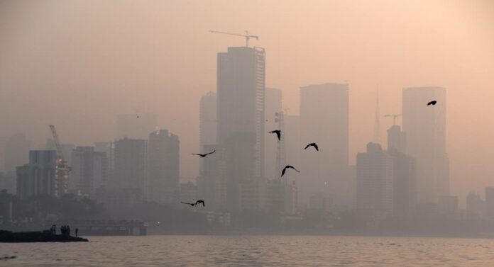 Mumbai Air Pollution : मुंबईची हवा झाली प्रदूषित, पाच वर्षाचा अहवाल प्रसिद्ध