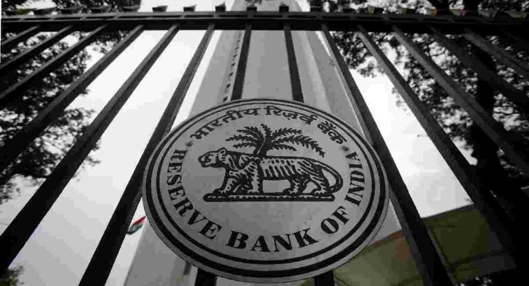 RBI Fine : RBI ची मोठी कारवाई, ‘या’ दोन मोठ्या खासगी बँकेला ठोठावला ‘इतक्या’ कोटींचा दंड