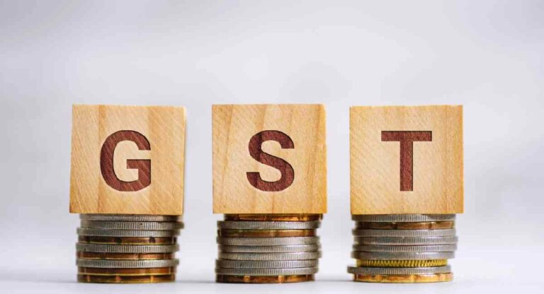 GST Evasion: GST गुप्तचर महासंचालनालयाची कारवाई , १. ३६ कोटी रुपयांची चोरी उघड, ५०० जणांना अटक