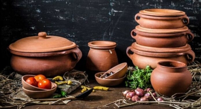 Benefit Cooking Clay Pot : मातीच्या भांड्यात अन्न का शिजवावे, वाचा संशोधकांचे उत्तर