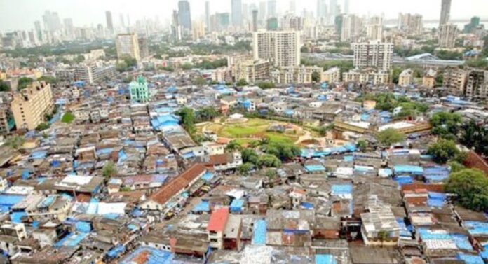 Mumbai Slum: उभ्या झोपडपट्टीतील दाहकता