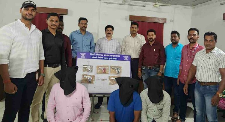 Crime : पिंपरी-चिंचवडमध्ये चार सराईत गुन्हेगारांकडून 5 पिस्तुल, 10 काडतूसे जप्त