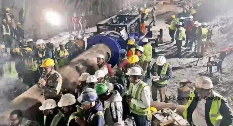 Uttarkashi Tunnel Accident : पाच दिवसांपासून बोगद्यात अडकलेल्या मजुरांशी नातेवाईकांनी साधला संवाद