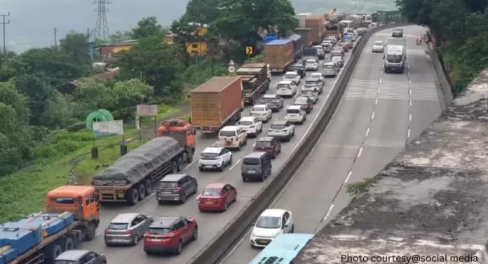 Traffic Block: मुंबई-पुणे द्रुतगती महामार्गावर वाहतूक ब्लॉक, वाहतूक पूर्णत: बंद