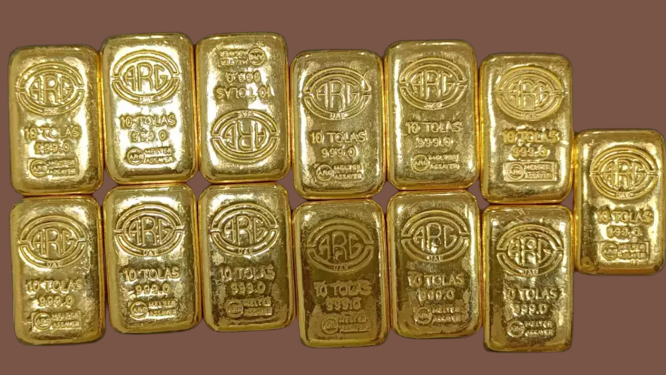 Gold smuggling In Mumbai:  डीआरआयची तीन ठिकाणी कारवाई ,१३.७ किलो सोनं जप्त