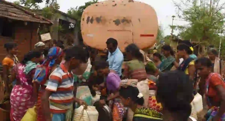 Drought : राज्याला दुष्काळाच्या झळा; टँकरने पाणीपुरवठा करण्यासाठी गावांच्या संख्येत वाढ 