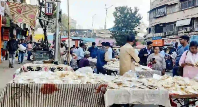 Dadar Hawker : दादरमधील परप्रांतिय फेरीवाल्यांमुळे मराठी फेरीवालेच त्रस्त