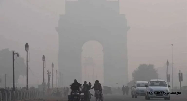 Delhi Fog : राजधानीत दिवसा धुक्याचे साम्राज्य