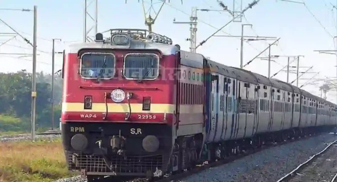 Railway : लांब पल्ल्याच्या गाड्या का धावतायेत उशिराने, काय आहे नेमके कारण