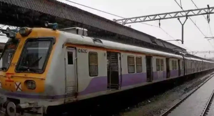 Central Railway : महिलांचा प्रवास होणार अधिक सुरक्षित; टॉकबॅक यंत्रणेनंतर आता पॅनिक बटन