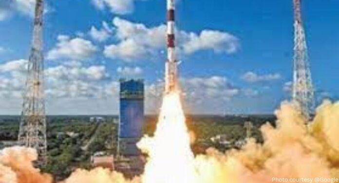 ISRO : १ जानेवारीला पहिले ध्रुवीय मिशन लाँच होणार, अंतराळातील भारताची तिसरी वेधशाळा