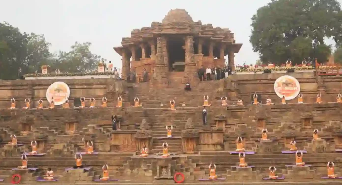 Gujarat Surya Namaskar : गुजरातने वर्षाच्या पहिल्या दिनी केला विश्वविक्रम; पंतप्रधानांनी केले 'हे' आवाहन