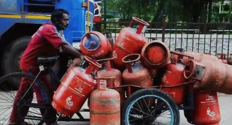 LPG Price : नवीन वर्षाच्या पहिल्याच दिवशी सरकारची भेट ; एलपीजी सिलिंडरच्या दरात कपात