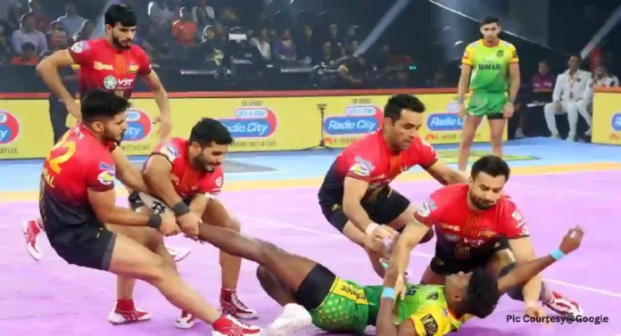 Pro Kabaddi League 10 : शेवटच्या ५ मिनिटांत १४ गुण कमावत बंगळुरू बुल्सनी पाटणा पायरेट्सवर केली मात