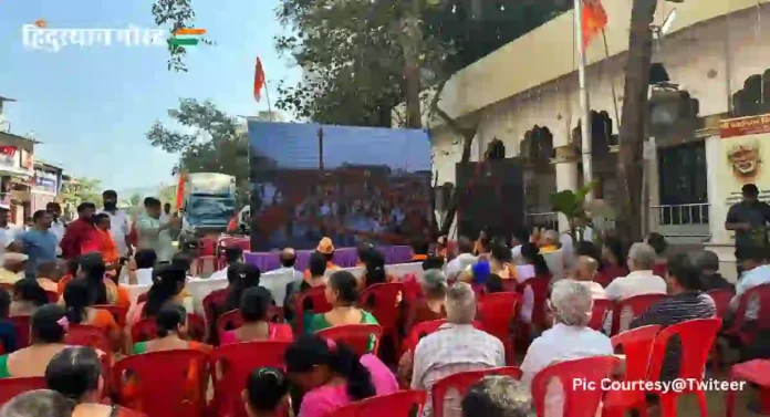 Ayodhya Shri Ramlala Pratishtha : अयोध्येत श्रीराम मंदिराचे उद्‌घाटन होताच मागाठाणेत लाडू वाटून आनंदोत्सव साजरा