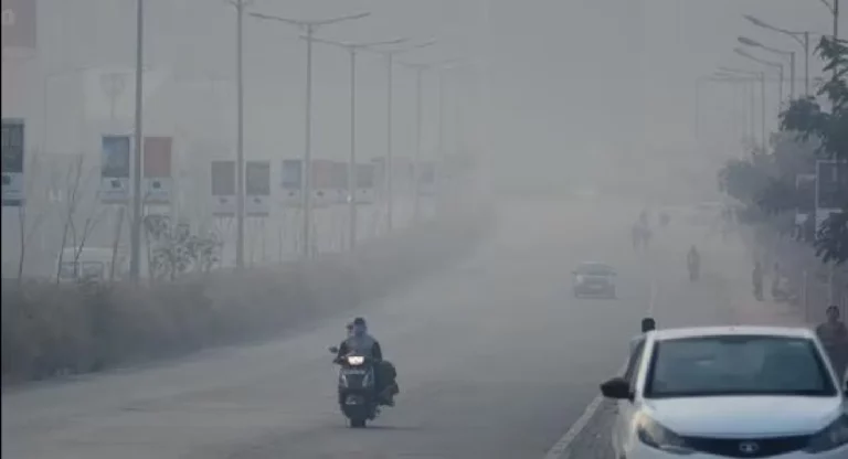 Pune weather Update : पुण्यात थंडीचा पारा ९.७ अंशावर घसरला; या हंगामातील रेकॉर्डब्रेक थंडी