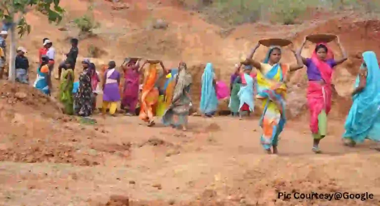 MGNREGA Wages : मनरेगा अंतर्गत मिळणारा पगार तुटपुंजा, संसदीय समितीचा ठपका