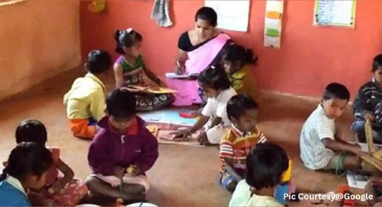 पोषण अभियानंतर्गत काम करणाऱ्या Anganwadi Sevika ना १.१५ लाख मोबाईल