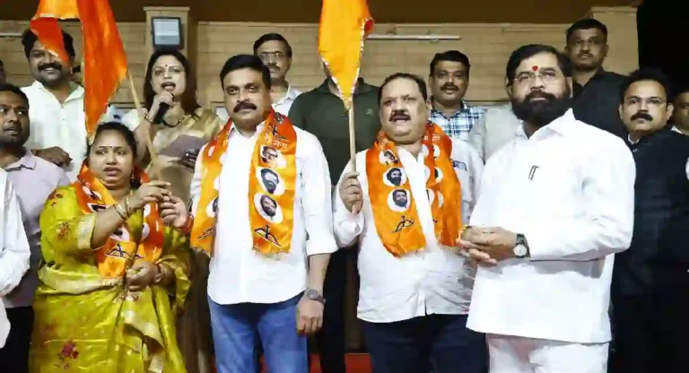 Shiv Sena : गोरेगावमध्ये उद्धव ठाकरे यांना अजून एक धक्का; वायकर, प्रभू यांच्या जवळचे सहकारी शिवसेनेत