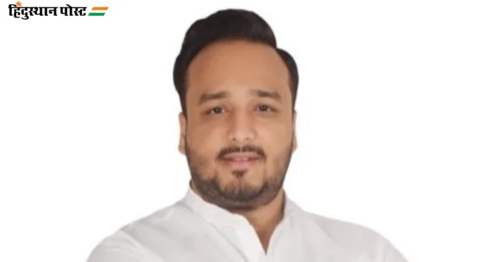 Zeeshan Siddiqui : ...आणि Congress चे MLA झिशान सिद्दीकी समाजवादी पक्षाच्या बाकांवर बसले