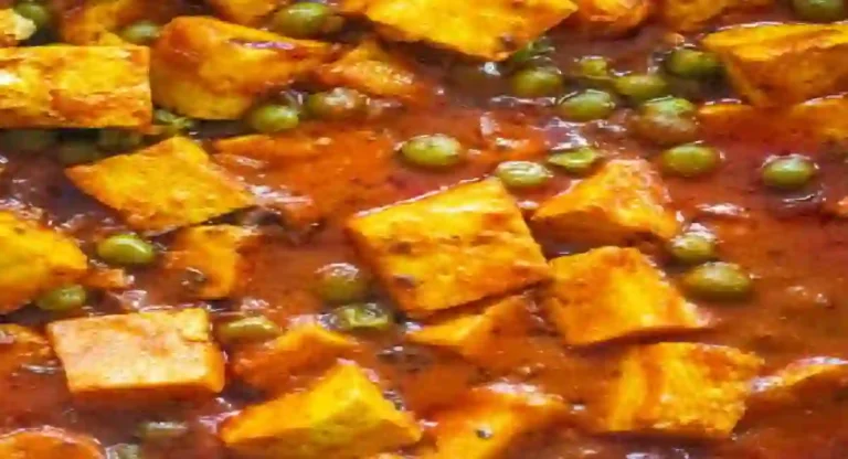 Matar Paneer Recipe : हॉटेलसारखे चवीचे मटर पनीर घरी कसे बनवाल? 