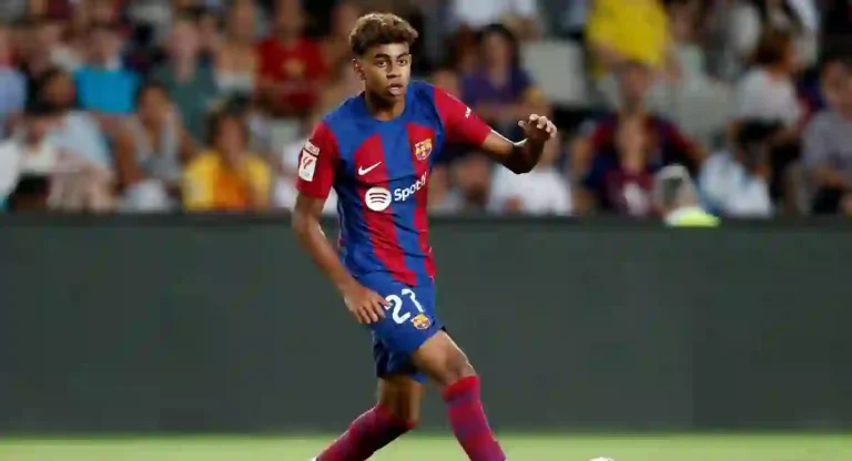 Football News : बार्सिलोनाचा युवा लेमिन यामल करतोय फुटबॉल मैदानात कमाल