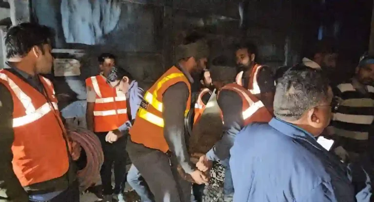 Train Derail : राजस्थानमध्ये एकाच ट्रॅकवर समोरासमोर आल्या दोन गाड्या; 4 डबे घसरले