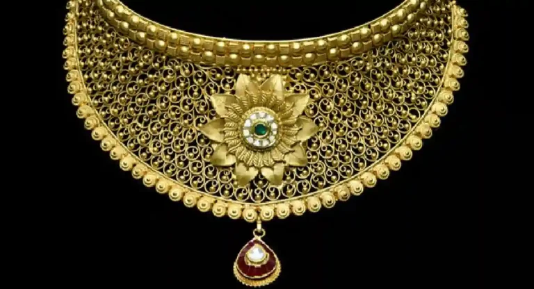 Gold Jewellery Design : सोन्याचे दागिने निवडताना कोणती काळजी घ्याल ?