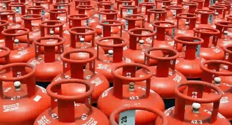 Commercial Gas Cylinders: व्यावसायिक सिलिंडर झाला स्वस्त, नवीन दर जाहीर; जाणून घ्या