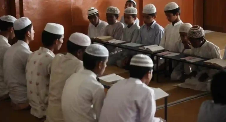 Madrasa : उत्तर प्रदेशातील १३ हजार बेकायदा मदरसे बंद करण्याची शिफारस