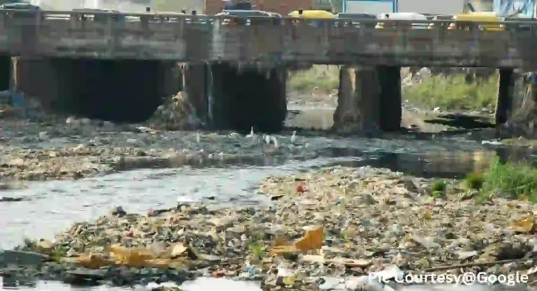 Oshiwara River : पंडित दीनदयाल उपाध्याय उद्यानाची भिंत केली ओशिवरा नदीने कमजोर