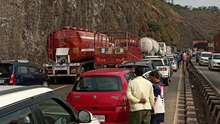 Mumbai Pune Expressway : वाढत्या उन्हामुळे मुंबई-पुणे एक्सप्रेस वेवर अवजड वाहनांना बंदी