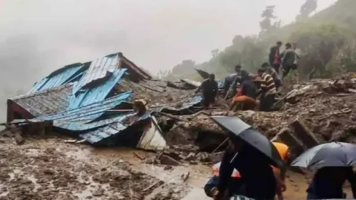 Indonesia Landslide: इंडोनेशियात मुसळधार पावसामुळे भूस्खलन; १४ जणांचा मृत्यू, तीन जण बेपत्ता